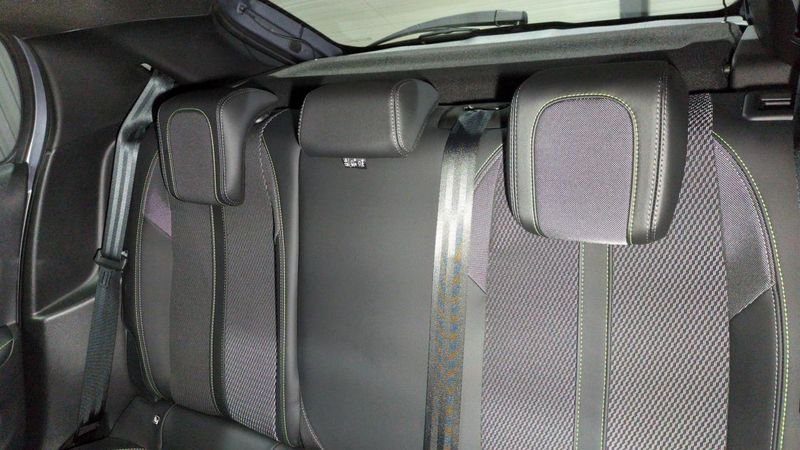 Peugeot 208 Hybrid 136 e-dcs6 gt + navi + pack vision + toit pano