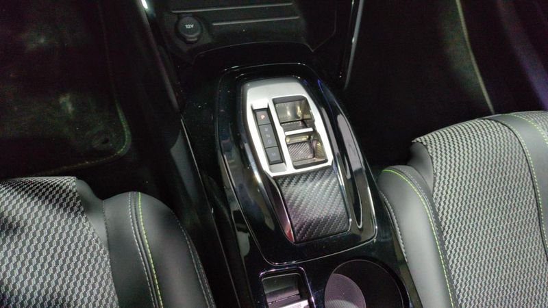 Peugeot 208 Hybrid 136 e-dcs6 gt + navi + pack vision + toit pano