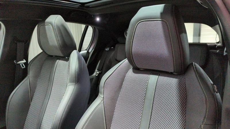 Peugeot 208 Hybrid 136 e-dcs6 gt + navi + pack vision + toit pano