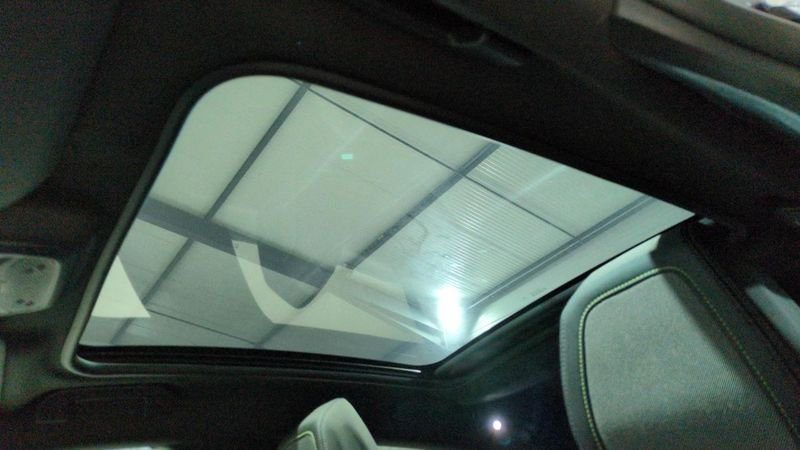 Peugeot 208 Hybrid 136 e-dcs6 gt + navi + pack vision + toit pano