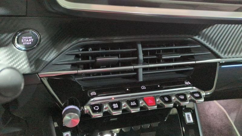 Peugeot 208 Hybrid 136 e-dcs6 gt + navi + pack vision + toit pano