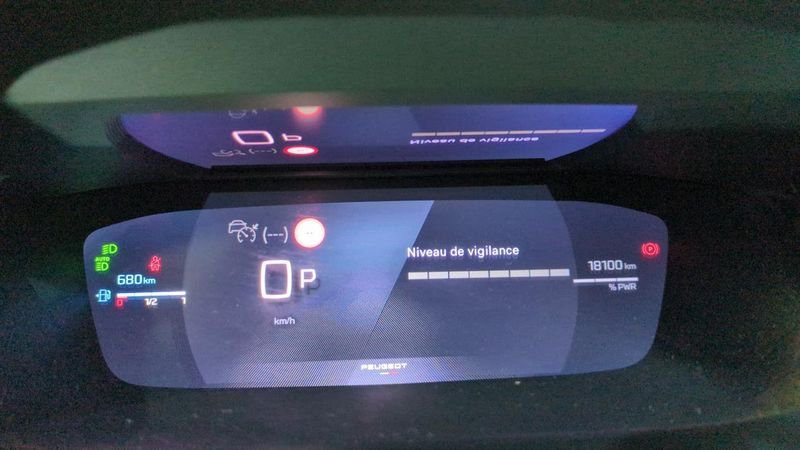 Peugeot 208 Hybrid 136 e-dcs6 gt + navi + pack vision + toit pano