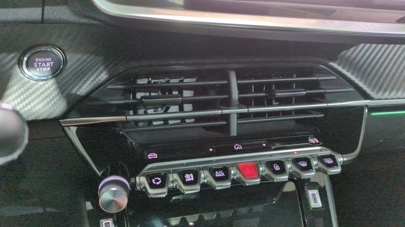 Peugeot 208 Hybrid 136 e-dcs6 gt + navi + pack vision + toit pano