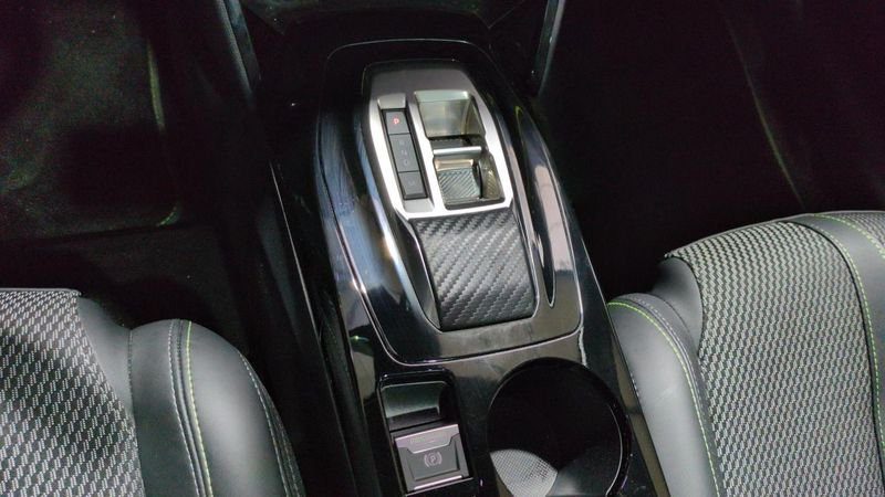 Peugeot 208 Hybrid 136 e-dcs6 gt + navi + pack vision + toit pano