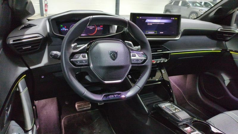 Peugeot 208 Hybrid 136 e-dcs6 gt + navi + pack vision + toit pano
