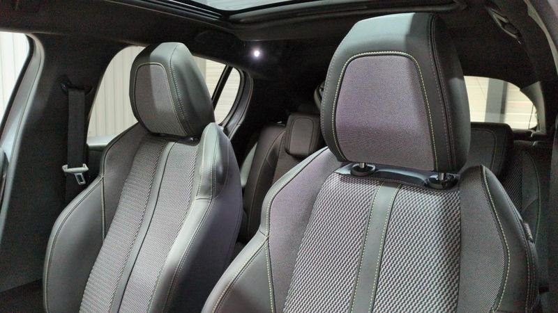 Peugeot 208 Hybrid 136 e-dcs6 gt + navi + pack vision + toit pano