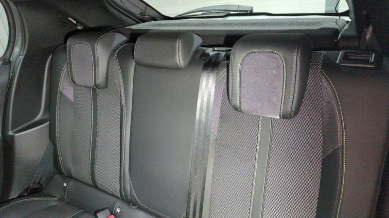 Peugeot 208 Hybrid 136 e-dcs6 gt + navi + pack vision + toit pano