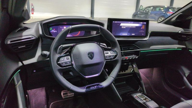 Peugeot 208 Hybrid 136 e-dcs6 gt + navi + pack vision + toit pano