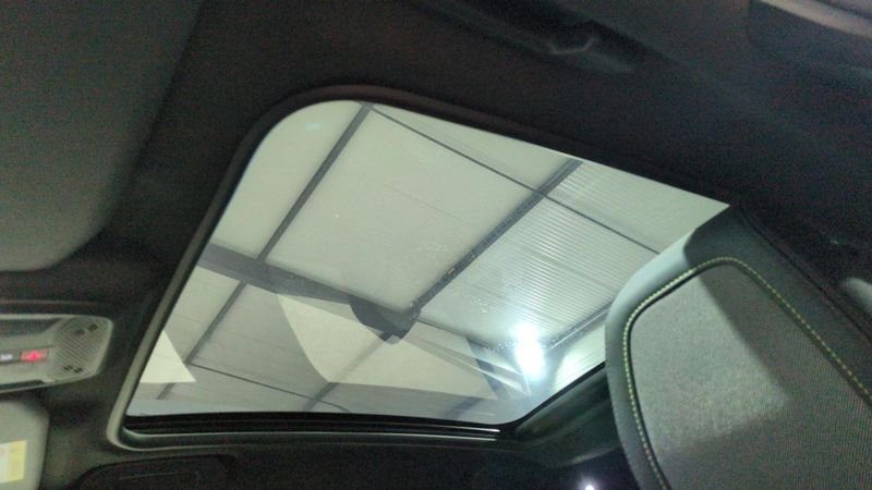 Peugeot 208 Hybrid 136 e-dcs6 gt + navi + pack vision + toit pano