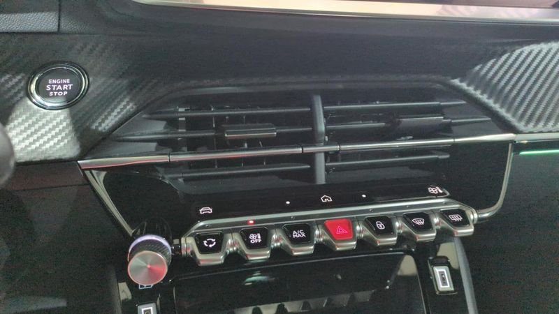 Peugeot 208 Hybrid 136 e-dcs6 gt + navi + pack vision + toit pano