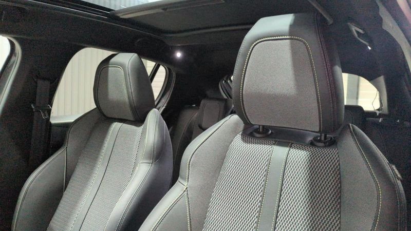 Peugeot 208 Hybrid 136 e-dcs6 gt + navi + pack vision + toit pano