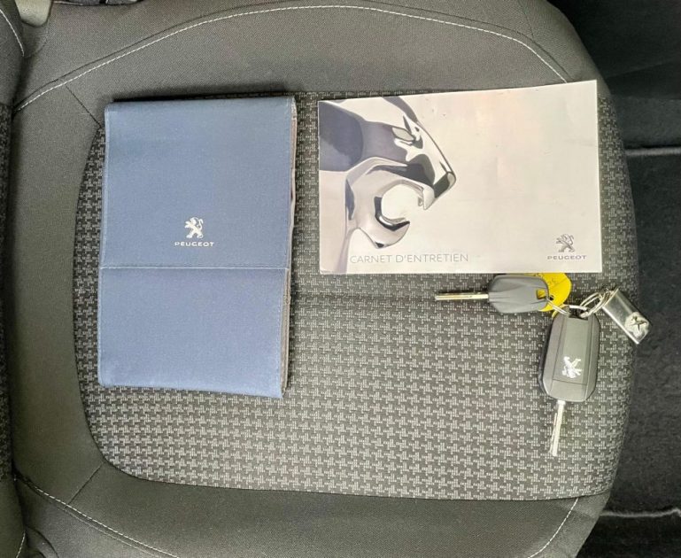 PEUGEOT 308 1.5 BLUEHDI 130 ACTIVE BUSINESS EAT8 **1ÈRE MAIN** 