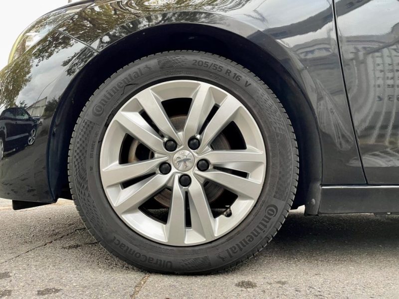 PEUGEOT 308 1.5 BLUEHDI 130 ACTIVE BUSINESS EAT8 **1ÈRE MAIN** 