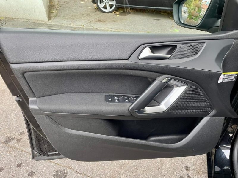 PEUGEOT 308 1.5 BLUEHDI 130 ACTIVE BUSINESS EAT8 **1ÈRE MAIN** 