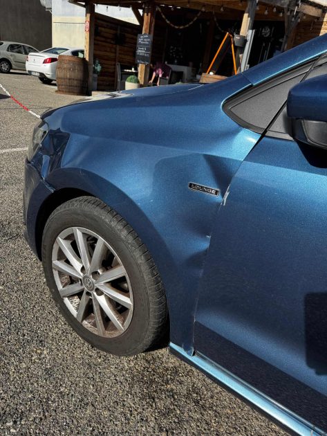 Volkswagen Polo 90 ch Essence – Roule parfaitement bien – Carrosserie à revoir – Année 2015