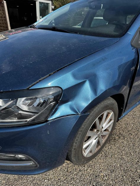 Volkswagen Polo 90 ch Essence – Roule parfaitement bien – Carrosserie à revoir – Année 2015