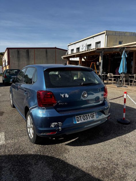 Volkswagen Polo 90 ch Essence – Roule parfaitement bien – Carrosserie à revoir – Année 2015