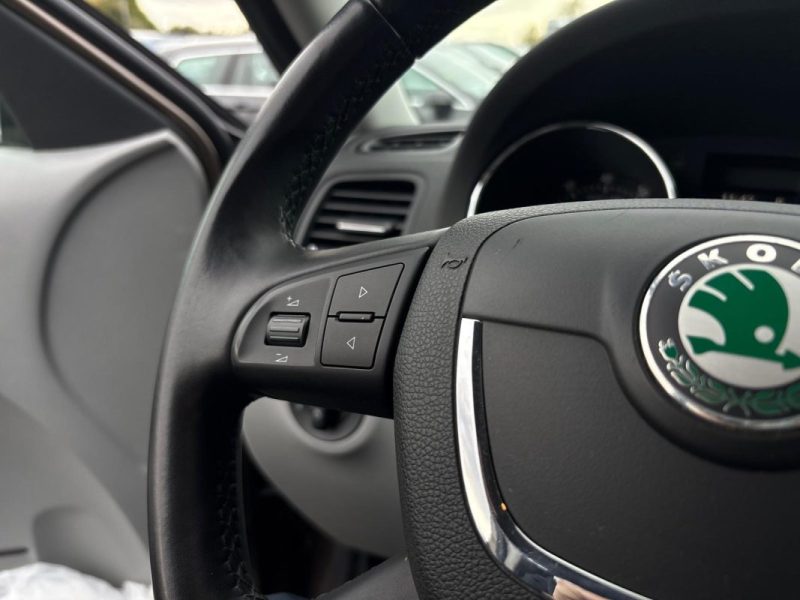 SKODA Yeti 1.2 TSI 106ch 🚙🔥 102 000 km 📋 Suivi / Sièges chauffants 🛋️ Attelage 🔗 BVA ⚙️ Reprise