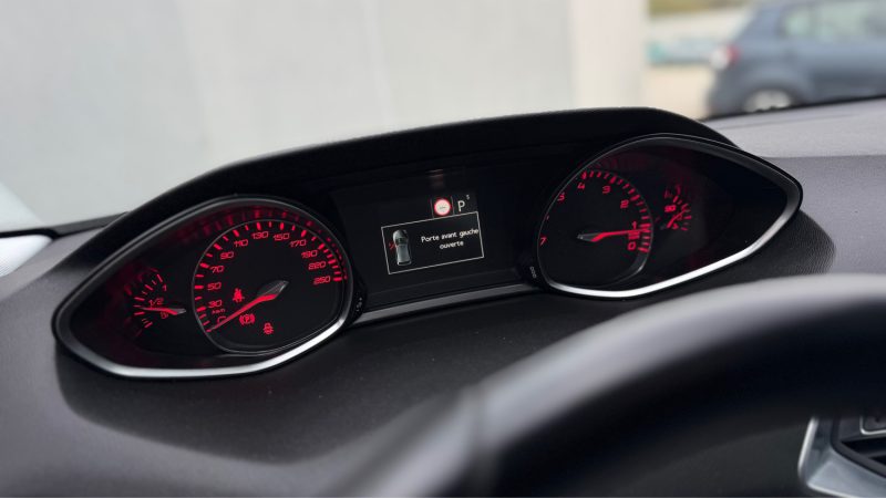 PEUGEOT 308 II 1.2 THP 110CV  ALLURE BOITE AUTOMATIQUE 