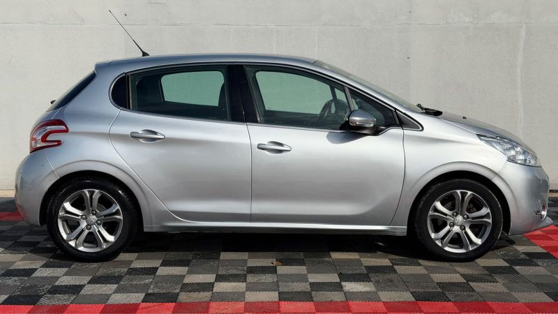 PEUGEOT 208 1.2 VTI ALLURE 5P 2014