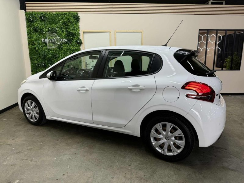 PEUGEOT 208 1.6 BLUEHDI 75CH ALLURE BUSINESS S&S 5 PLACES 2017