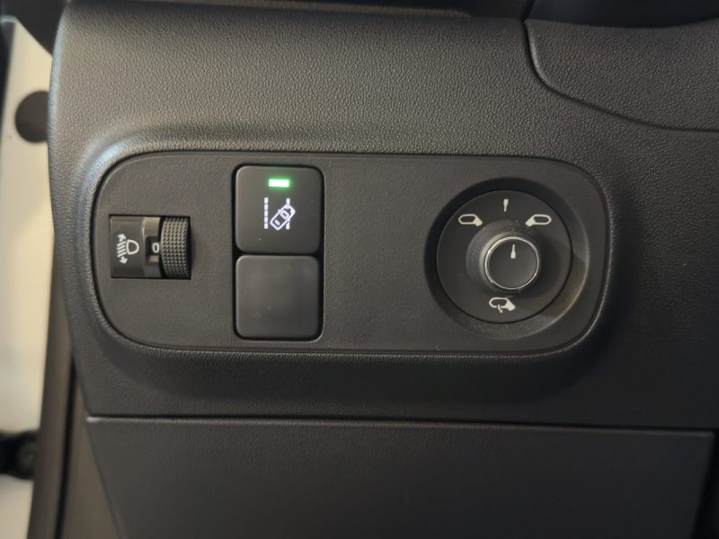 CITROËN C3 110CH SHINE S&S EAT6 1ER MAIN/DISTRIBUTION NEUVE