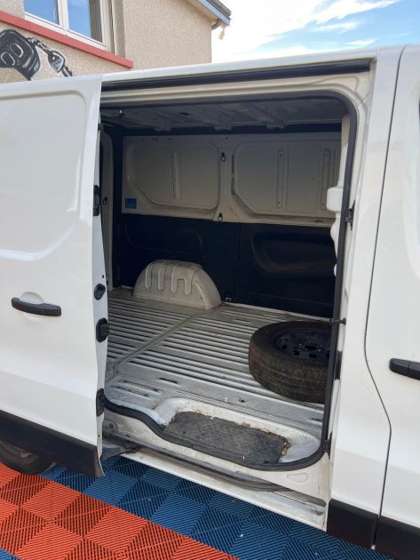 RENAULT TRAFIC 3  L1H1 1200 2.0 DCI 120CH CONFORT E6 2021