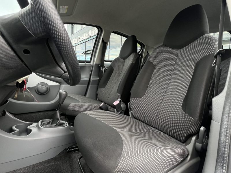 TOYOTA AYGO 1.0 VVTi 68 Cv 5 PORTES / CLIMATISATION BLUETOOTH - GARANTIE 1 AN