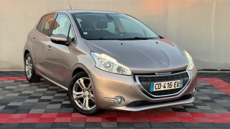 PEUGEOT 208 1.6 E-HDI FAP FÉLINE 5P PREMIRE MAIN 