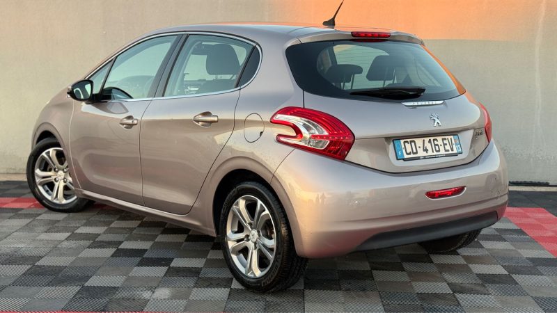 PEUGEOT 208 1.6 E-HDI FAP FÉLINE 5P PREMIRE MAIN 