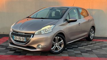 PEUGEOT 208 1.6 E-HDI FAP FÉLINE 5P PREMIRE MAIN 