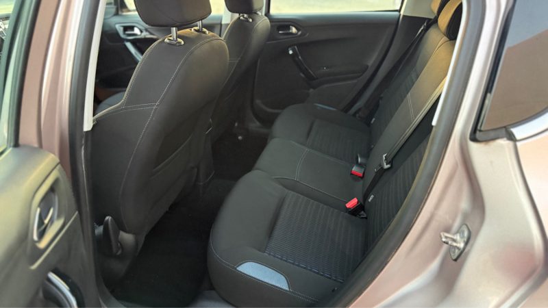 PEUGEOT 208 1.6 E-HDI FAP FÉLINE 5P PREMIRE MAIN 