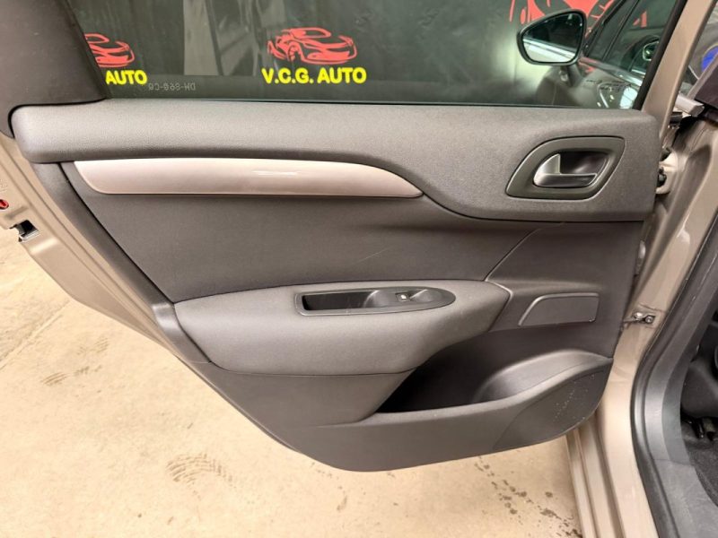 CITROEN C4 1.2i 110ch Shine 