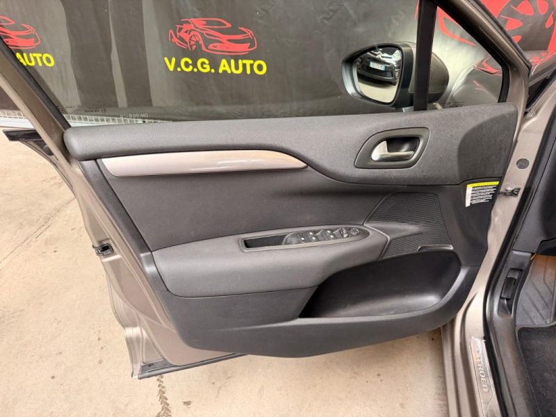 CITROEN C4 1.2i 110ch Shine 