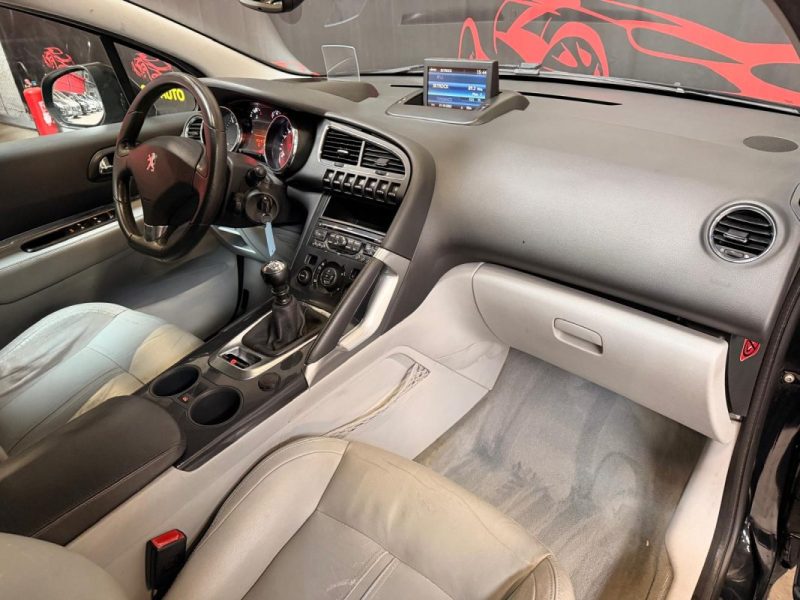 PEUGEOT 3008 2.0 HDi 150 Feline 