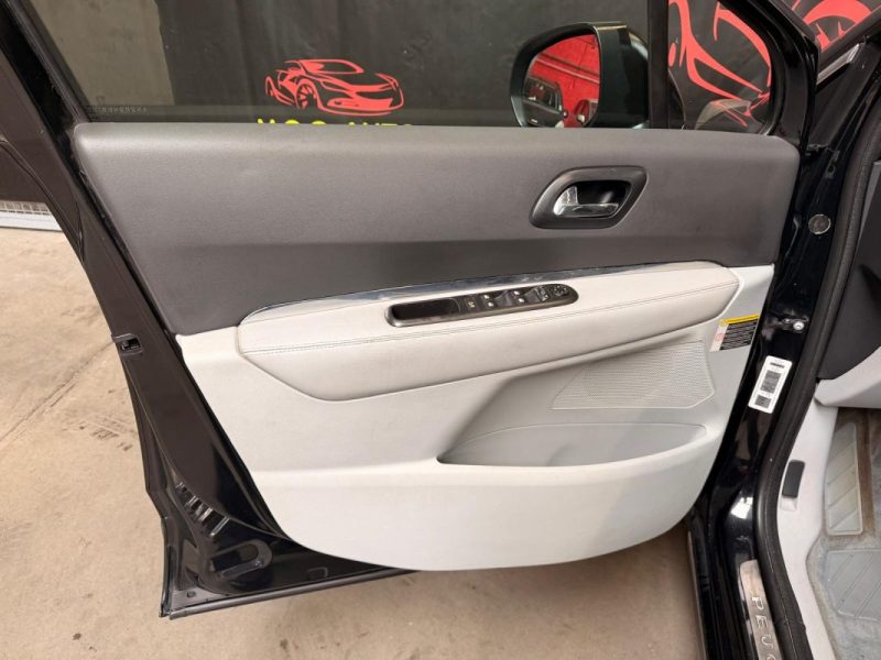 PEUGEOT 3008 2.0 HDi 150 Feline 