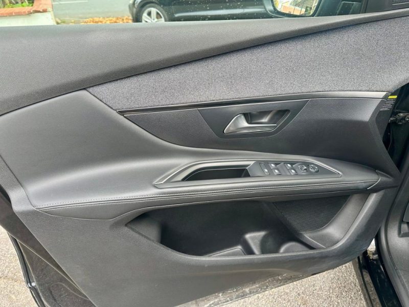 PEUGEOT 5008 1.5 BLUEHDI 130 ALLURE EAT8 **1ÈRE MAIN** 