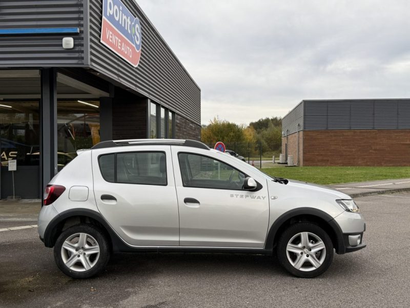 DACIA SANDERO Stepway 0.9 TCE 90 1ère Main / Bluetooth