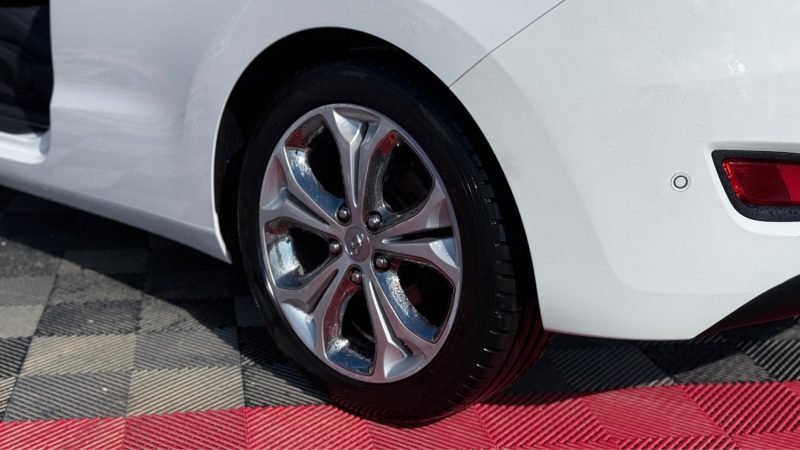 HYUNDAI I 30 1.6 CRDI128 PACK SPORT PREMIUM  