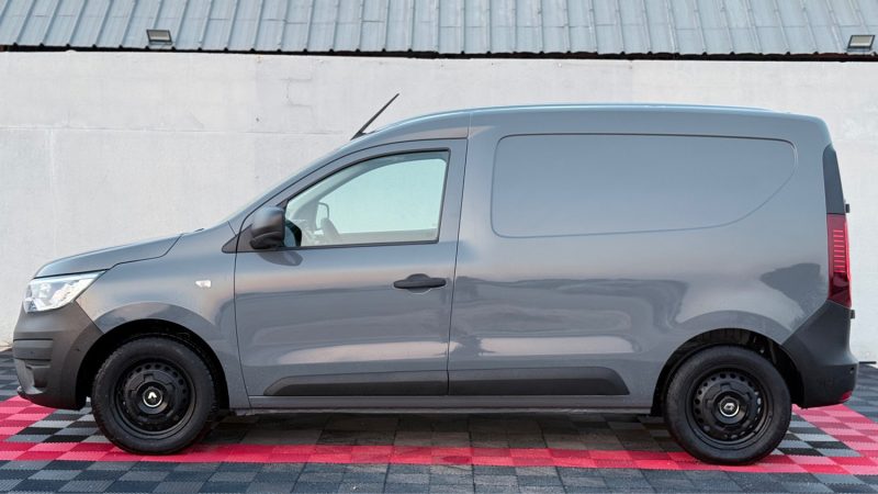 RENAULT EXPRESS 1.5 BLUE DCI 75CH CONFORT 22 FULL OPTIONS PREMIÈRE MAINS 