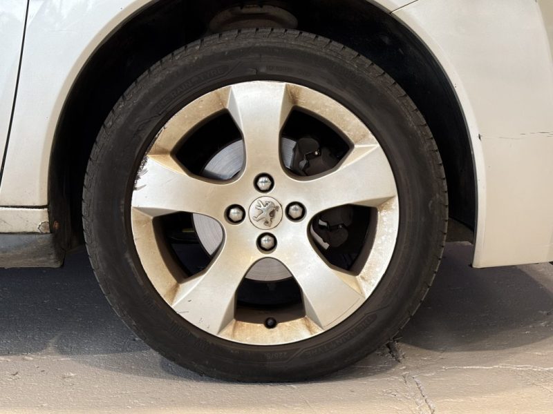 Peugeot 3008 1.6 e-HDi 115ch Allure - Boîte automatique - Entretien suivi