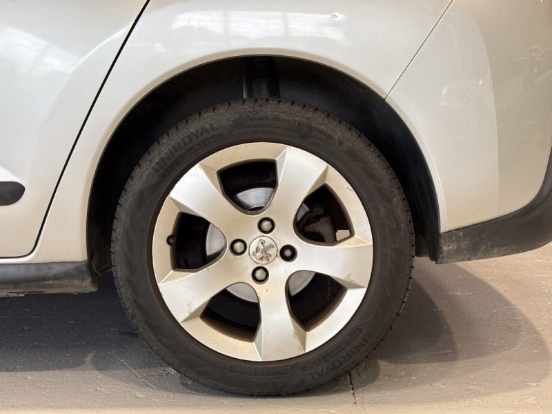 Peugeot 3008 1.6 e-HDi 115ch Allure - Boîte automatique - Entretien suivi