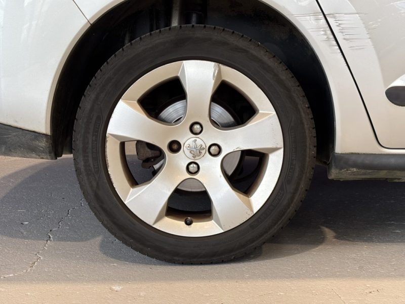 Peugeot 3008 1.6 e-HDi 115ch Allure - Boîte automatique - Entretien suivi