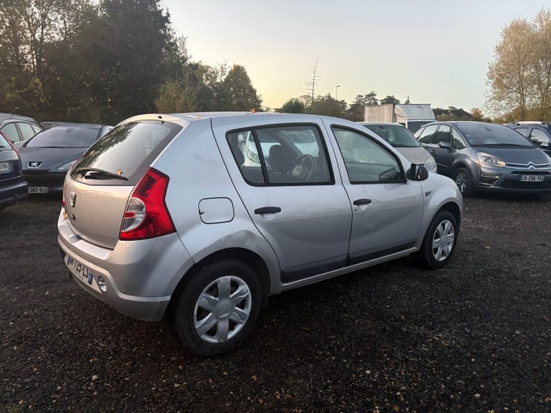 SANDERO 1.4 MPI 75cv ECO2 AMBIANCE embrayage, plus distribution neuf garantie , 12 mois