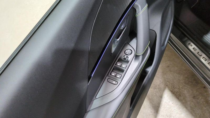 Peugeot 2008 Hybrid 145 e-dcs6 gt + pack vision & navigation drive assist plus