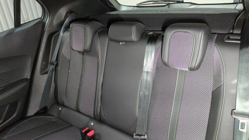 Peugeot 2008 Hybrid 145 e-dcs6 gt + pack vision & navigation drive assist plus