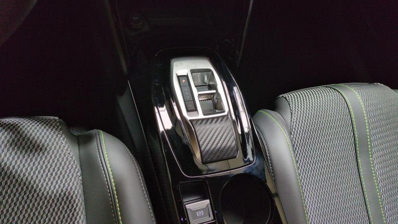 Peugeot 2008 Hybrid 145 e-dcs6 gt + pack vision & navigation drive assist plus