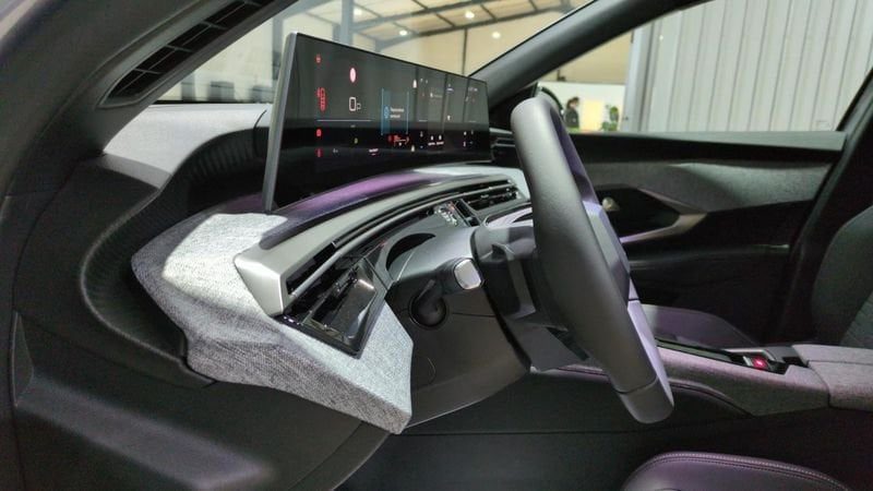 Peugeot 5008 nouveau Hybrid 145 e-dcs6 7pl allure + pack panoramic navigation