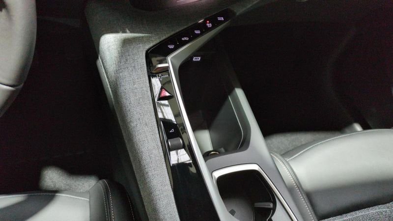 Peugeot 5008 nouveau Hybrid 145 e-dcs6 7pl allure + pack panoramic navigation