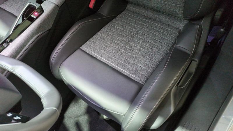 Peugeot 5008 nouveau Hybrid 145 e-dcs6 7pl allure + pack panoramic navigation